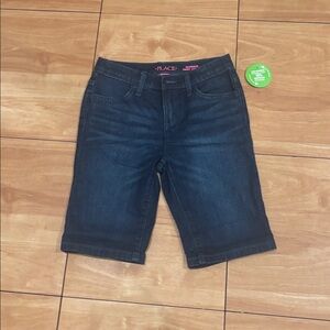 Place "Skimmer Pant. Court" Bermuda style jean shorts new with tags.